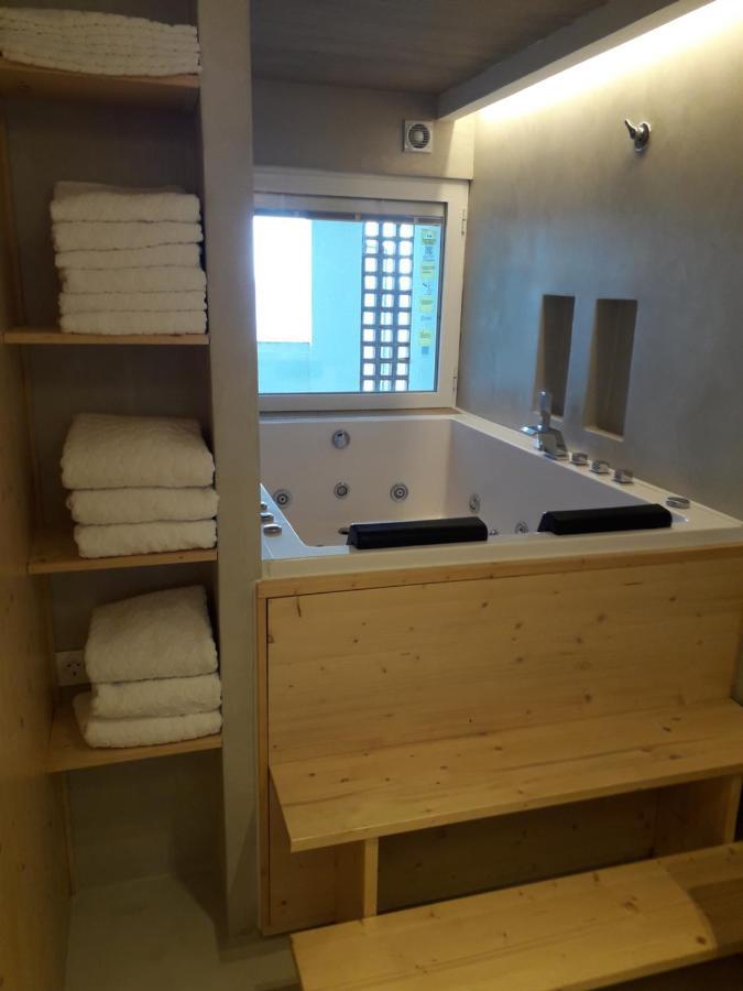 סאלו Jacuzzi & Sauna Apartment ! מראה חיצוני תמונה